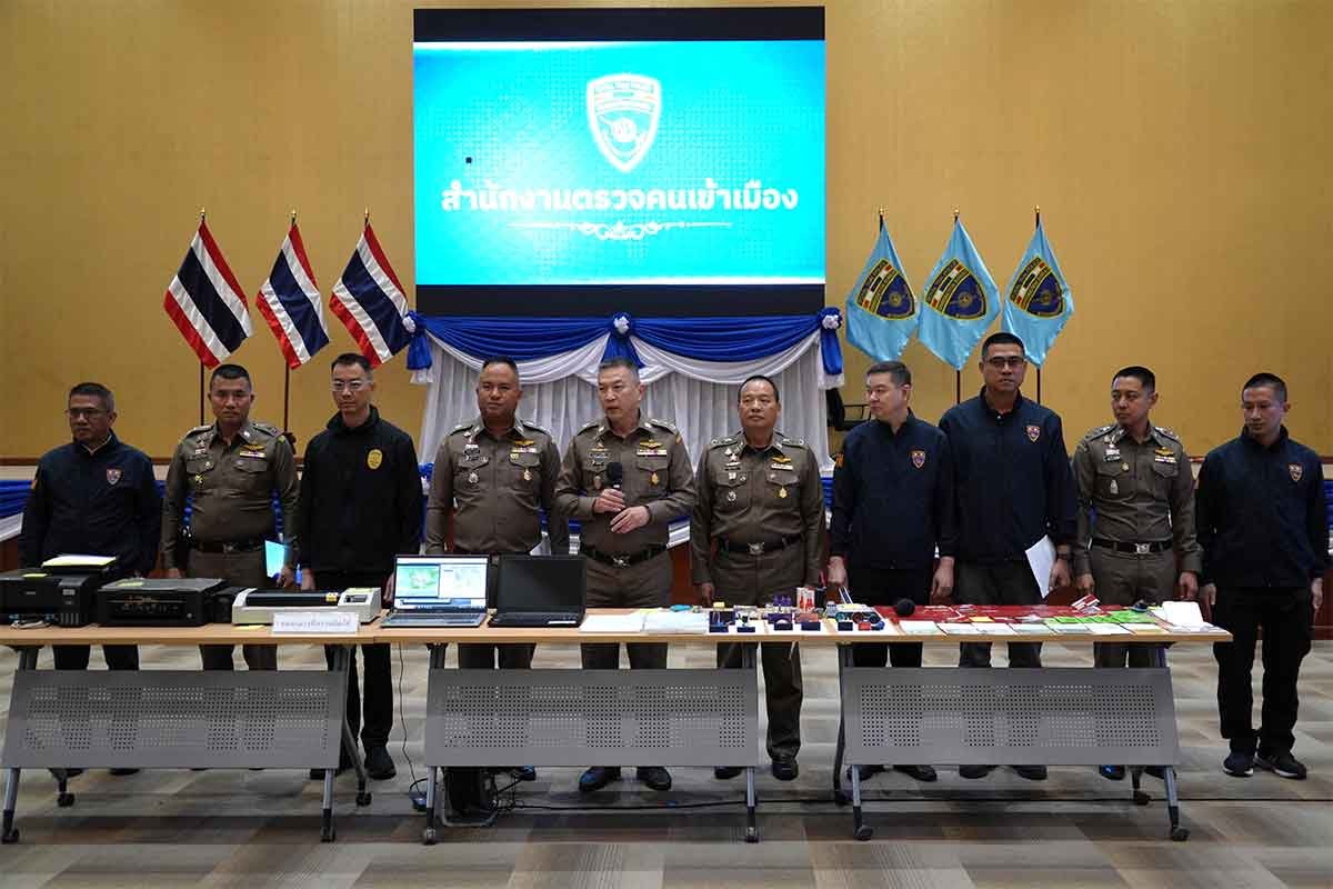 ဘန်ကောက်အနီး မြန်မာနိုင်ငံကူးလက်မှတ်အတု လုပ်သည့်နေအိမ်ကို ထိုင်းရဲဝင်စီး၊ မြန်မာတစ်ဦးဖမ်းဆီးခံရ