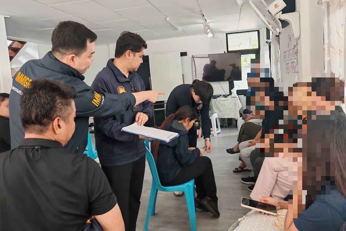 ဘန်ကောက်တွင် စာသင်ကျောင်းကို ထိုင်းရဲတပ်ဖွဲ့ဝင်ဖမ်း၊ မြန်မာအပါအဝင် ဆရာခြောက်ဦးဖမ်းဆီးခံရ