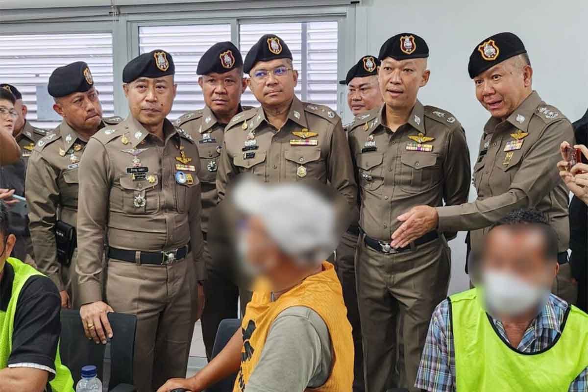 ချင်းမိုင်တွင် တောင်ပေါ်သားကတ် လိမ်လည်ရယူထားသည်ဆိုကာ မြန်မာကိုးဦး ဖမ်းဆီးခံရ
